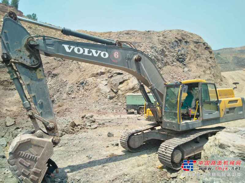 河南出售转让二手2700小时2014年沃尔沃EC350D挖掘机