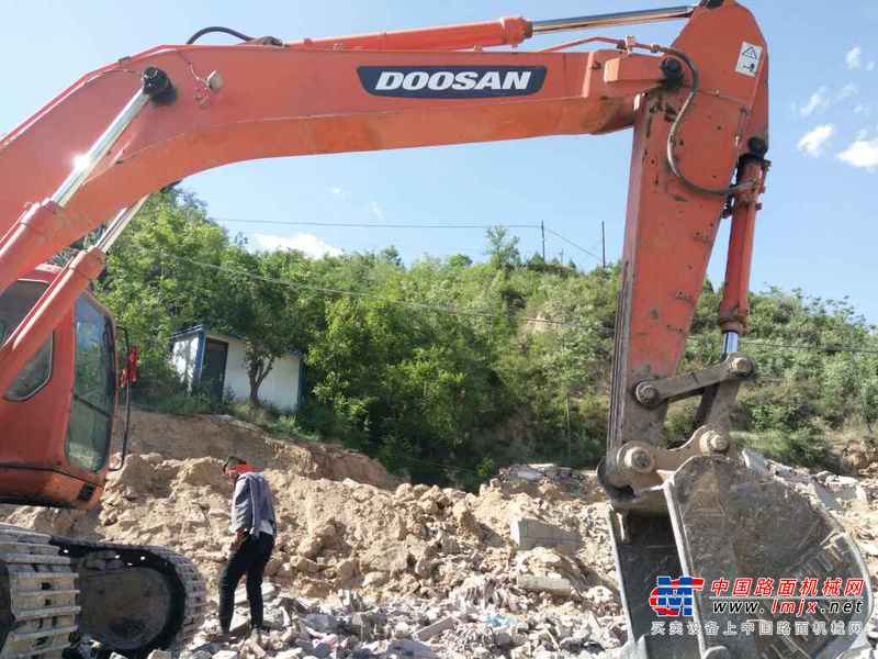 陕西出售转让二手9000小时2012年斗山DH300LC挖掘机