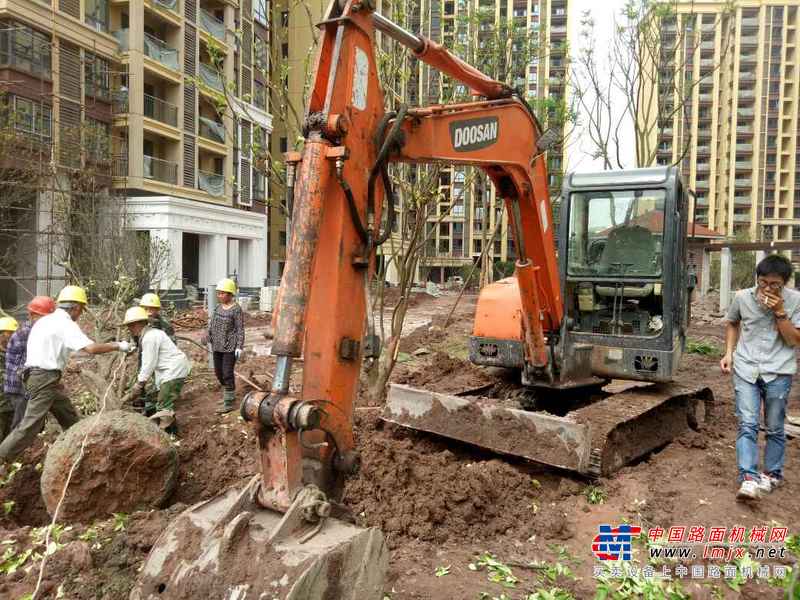 四川出售转让二手15000小时2006年斗山DH55挖掘机