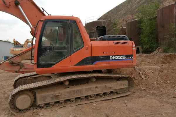 甘肃出售转让二手6500小时2010年斗山DH225LC挖掘机