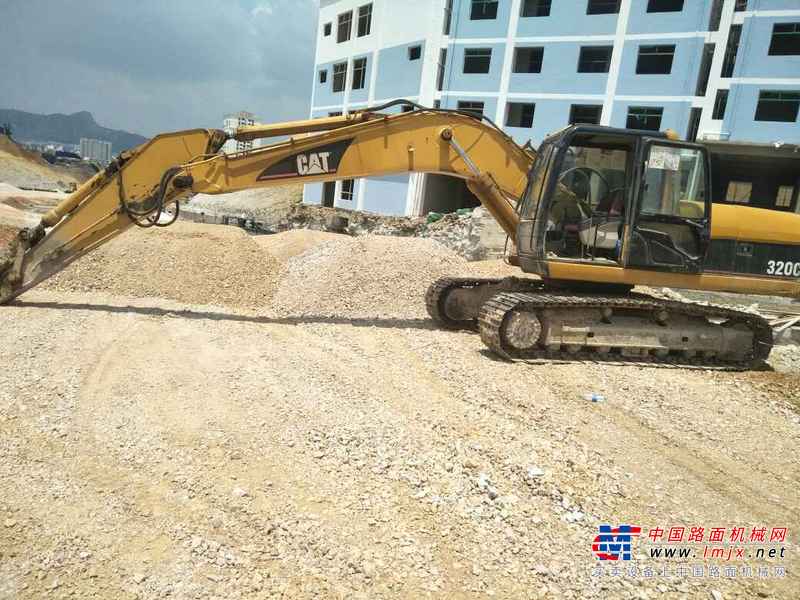 云南出售转让二手18000小时2005年卡特彼勒320C挖掘机