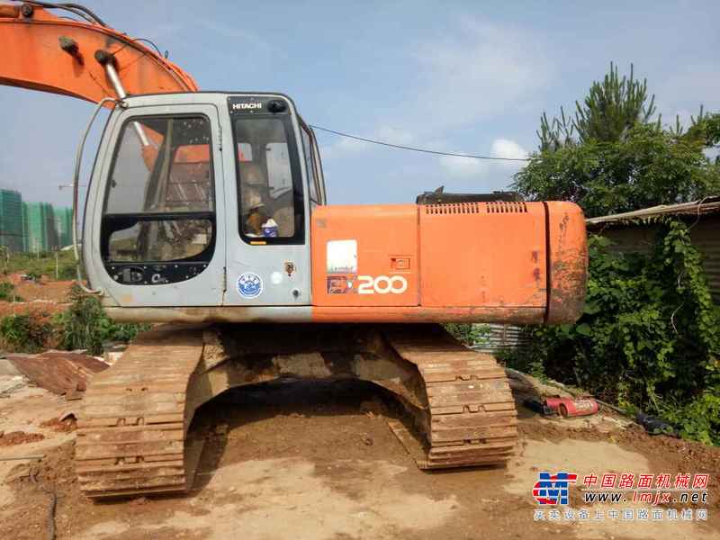 广东出售转让二手18300小时2004年日立EX200挖掘机