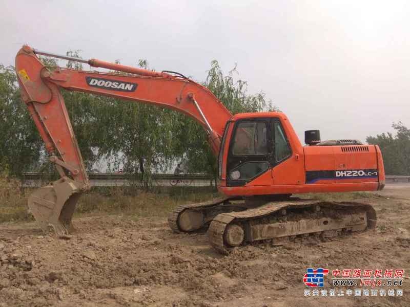 江苏出售转让二手8000小时2009年斗山DH220挖掘机
