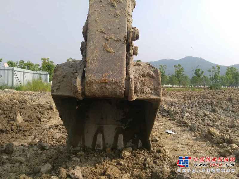 江苏出售转让二手15000小时2004年现代R225LC挖掘机