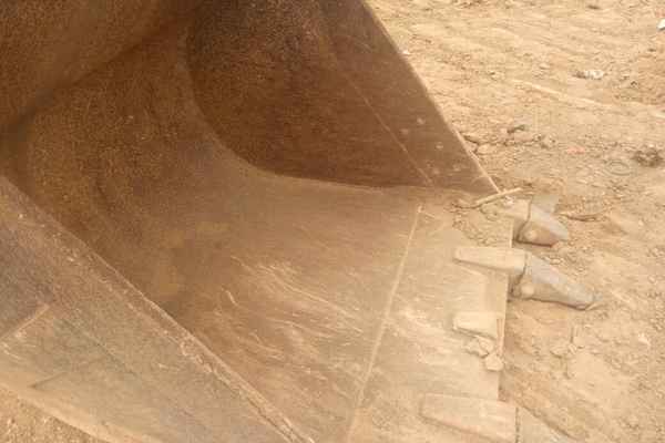 江西出售转让二手13000小时2005年日立ZX200挖掘机
