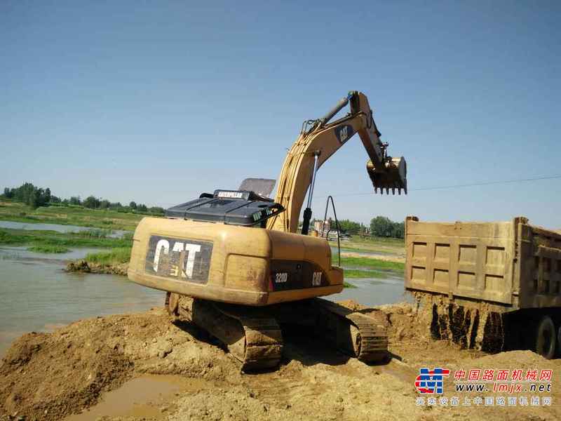 河南出售转让二手8500小时2011年卡特彼勒320D挖掘机