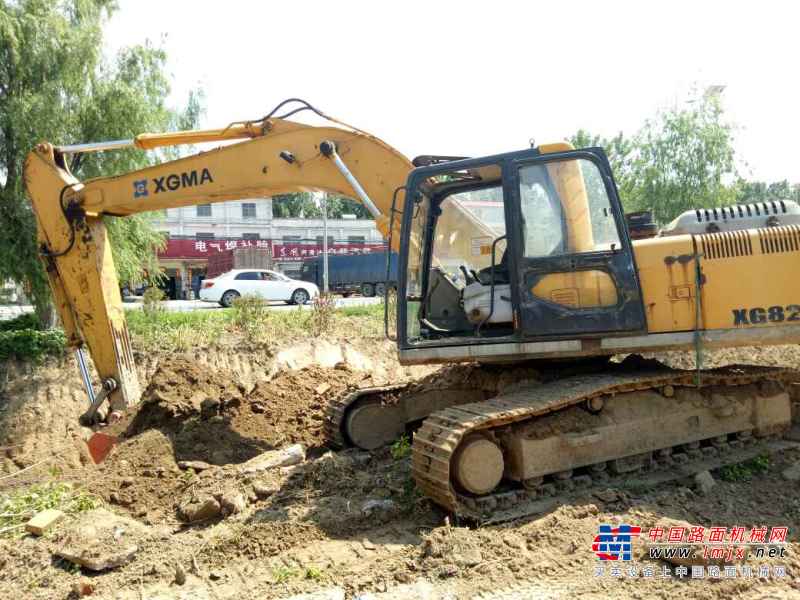 河南出售转让二手4500小时2009年厦工XG823挖掘机