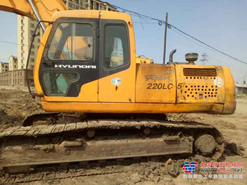 黑龙江出售转让二手20000小时2003年现代R220LC挖掘机