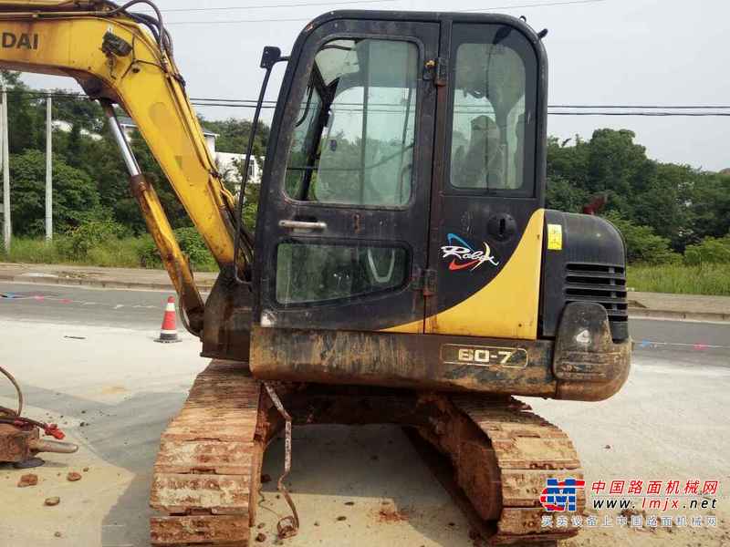 江西出售转让二手9000小时2011年现代R60挖掘机