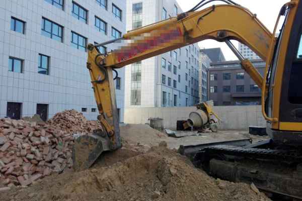 内蒙古出售转让二手5000小时2011年临工LG685挖掘机