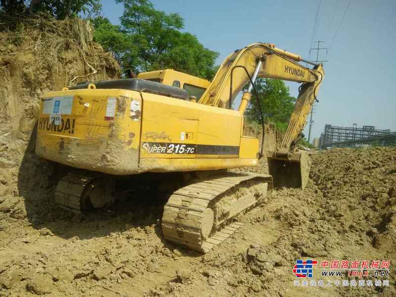 湖北出售转让二手10783小时2007年现代R215挖掘机