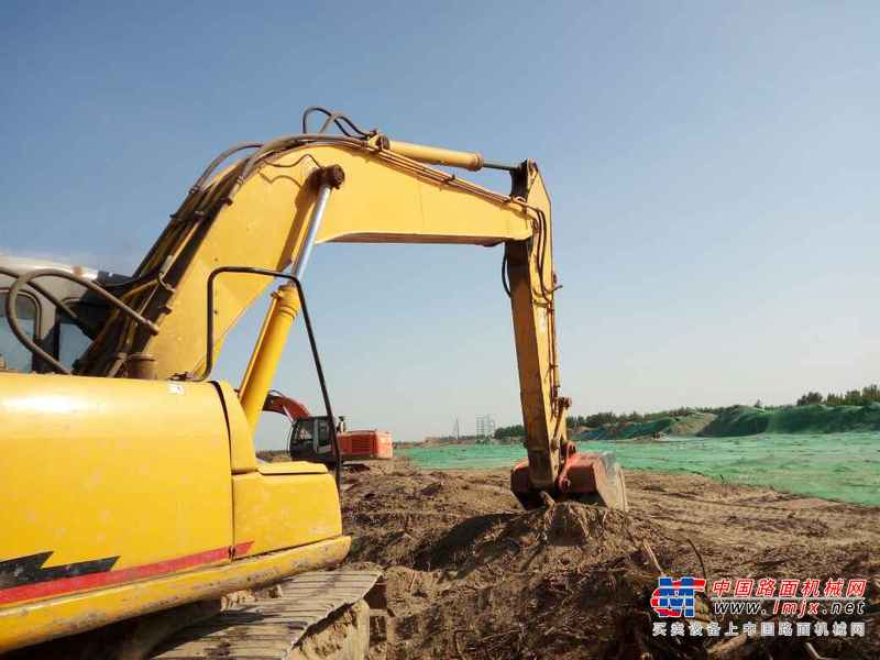 河北出售转让二手13000小时2006年住友SH200A3挖掘机