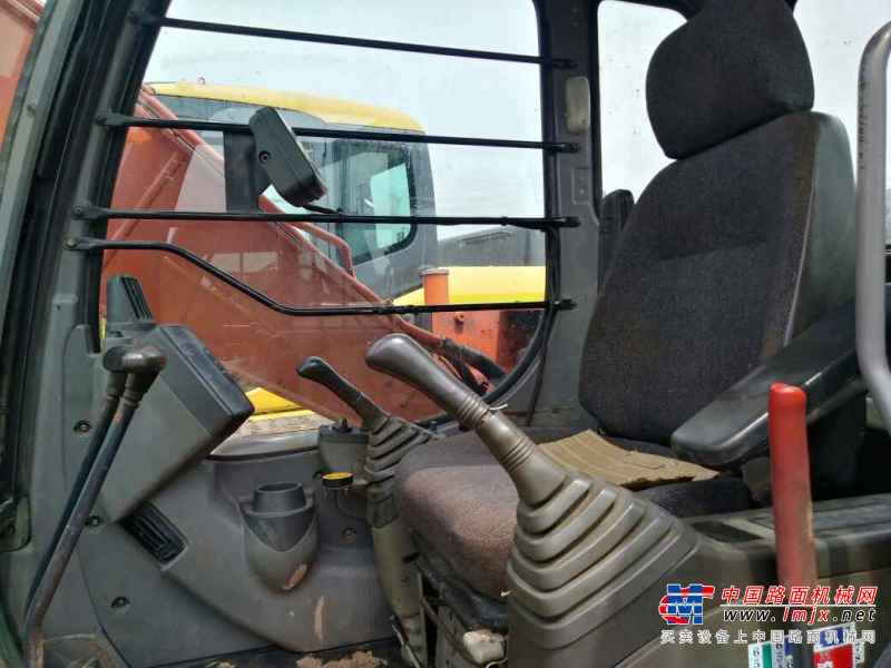 重庆出售转让二手8000小时2012年日立ZX120挖掘机