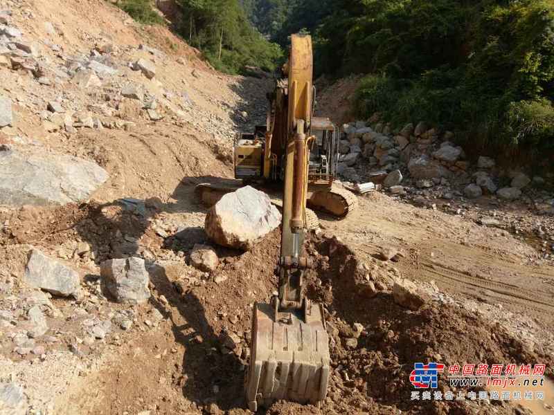 江西出售转让二手24000小时2004年住友SH200Z3挖掘机
