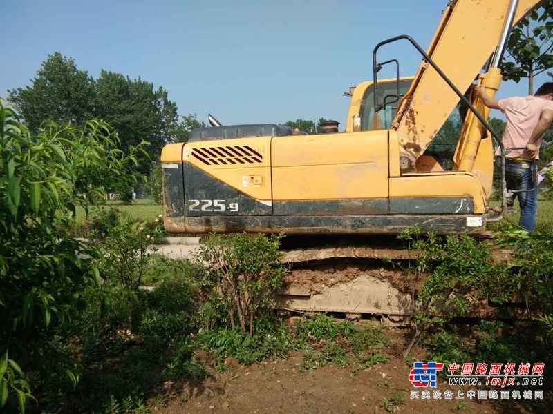 河南出售转让二手5000小时2012年现代R215挖掘机