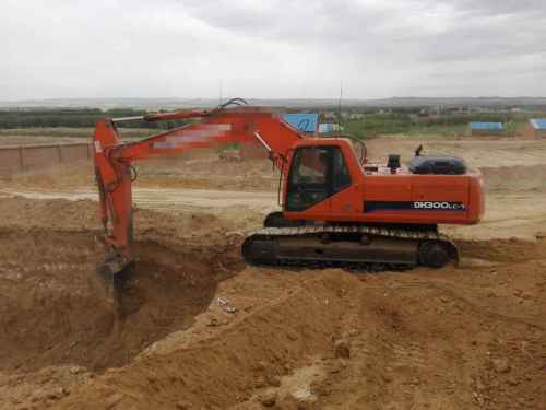 内蒙古出售转让二手15000小时2008年斗山DX300LC挖掘机