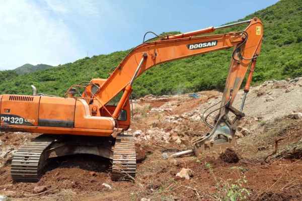 云南出售转让二手16500小时2009年斗山DH220挖掘机