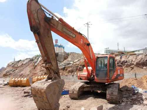甘肃出售转让二手7000小时2010年斗山DH220LC挖掘机