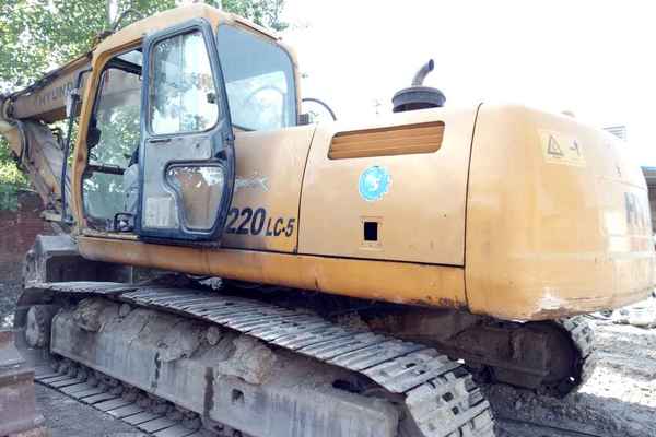 河南出售转让二手12000小时2005年现代R220LC挖掘机