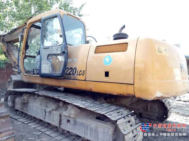 河南出售转让二手12000小时2005年现代R220LC挖掘机