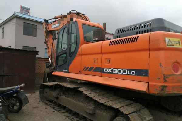 吉林出售转让二手13000小时2010年斗山DX260LC挖掘机