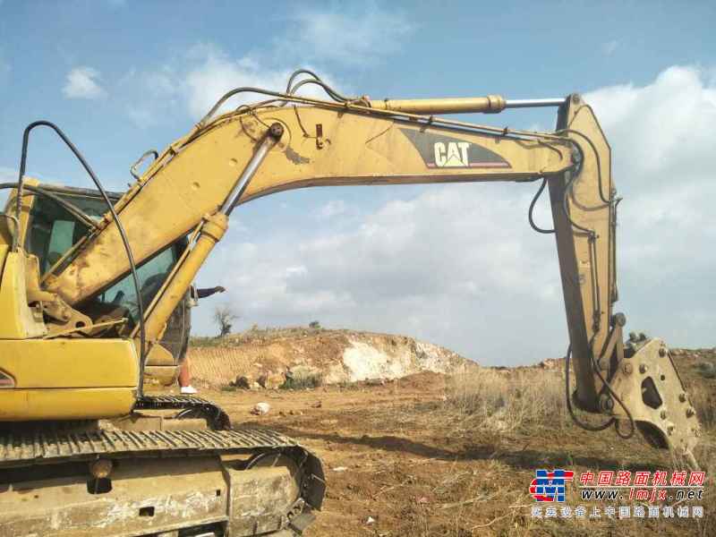 云南出售转让二手18000小时2004年卡特彼勒320C挖掘机