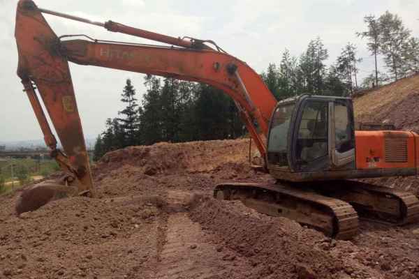云南出售转让二手8600小时2012年日立ZX240挖掘机