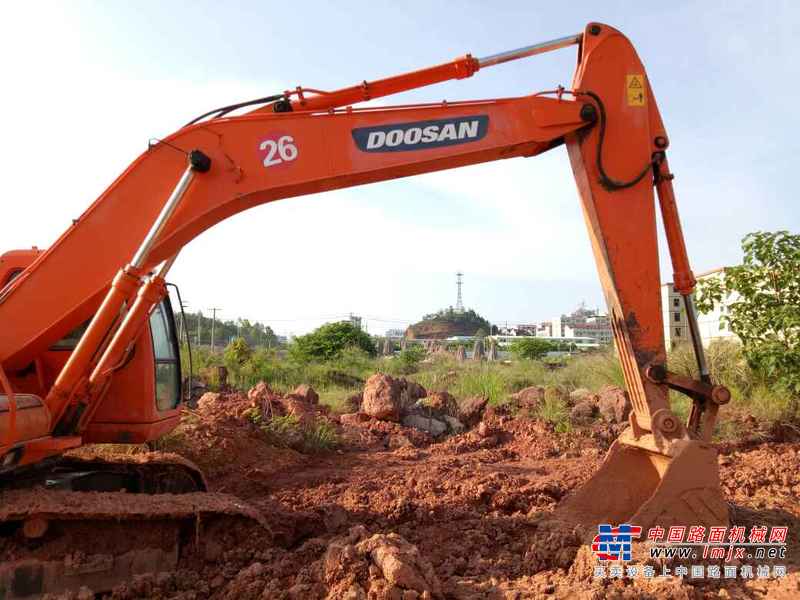 江西出售转让二手8000小时2009年斗山DH220LC挖掘机