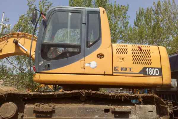 黑龙江出售转让二手5600小时2011年柳工CLG915D挖掘机