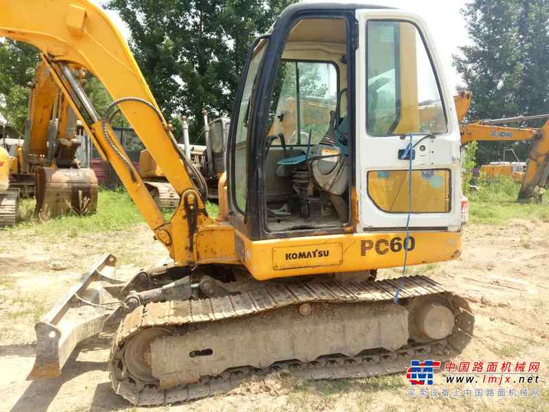 河南出售转让二手7000小时2010年龙工LG6060挖掘机