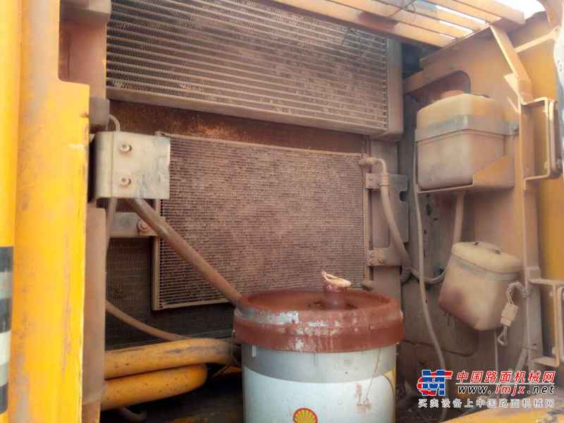 云南出售转让二手8600小时2010年龙工LG6225挖掘机
