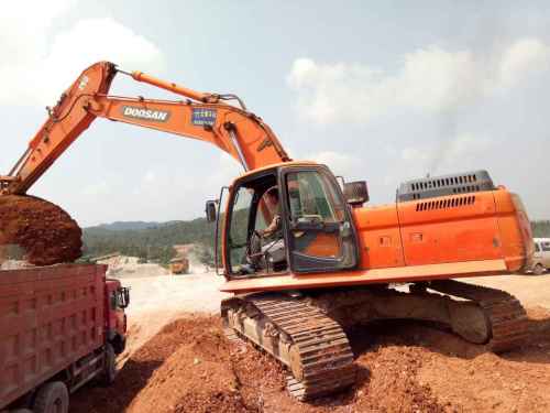 云南出售转让二手10750小时2011年斗山DX260LC挖掘机