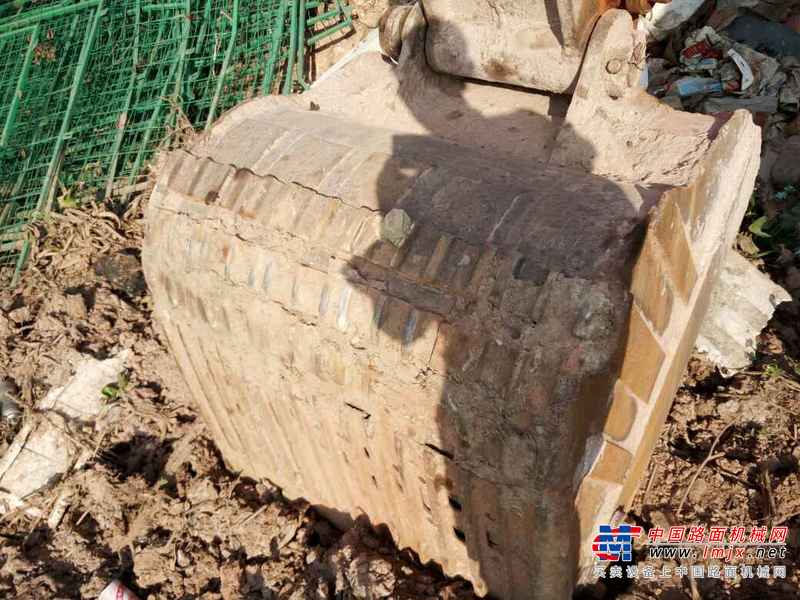 云南出售转让二手10000小时2010年日立ZX240LC挖掘机