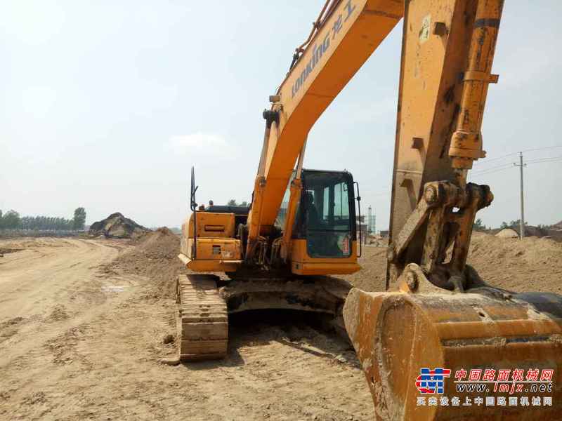 河南出售转让二手3300小时2013年龙工LG6225挖掘机