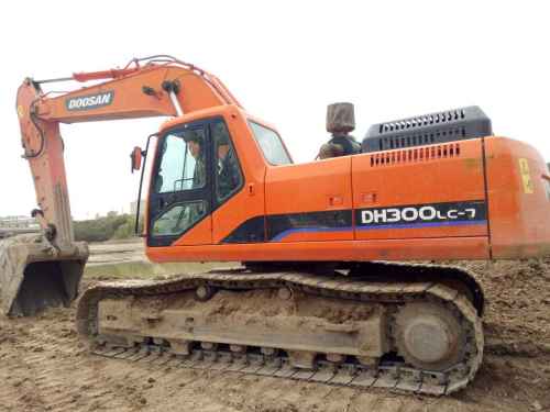 宁夏出售转让二手4000小时2013年斗山DH300LC挖掘机