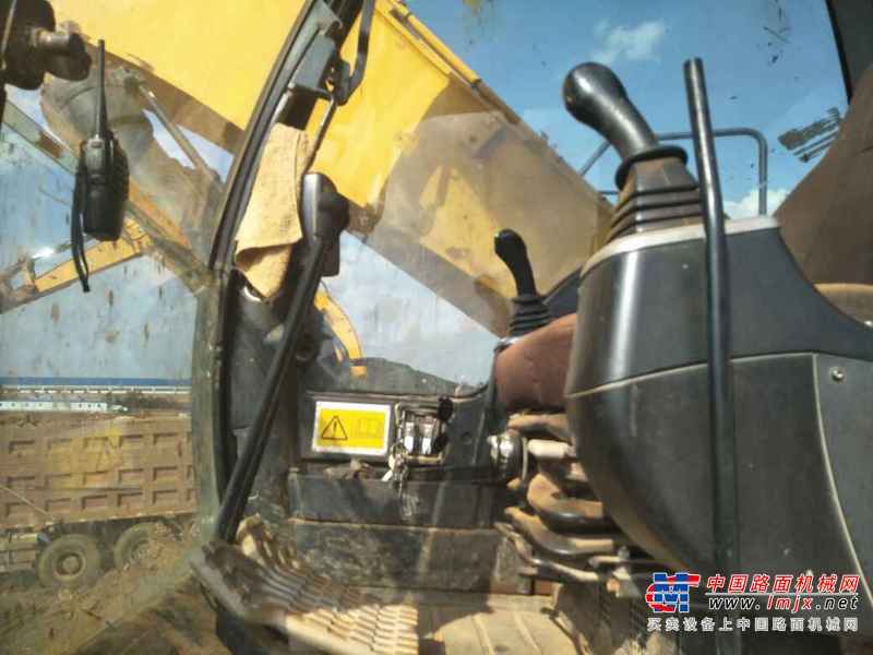 云南出售转让二手8000小时2011年JCBJS240LC挖掘机