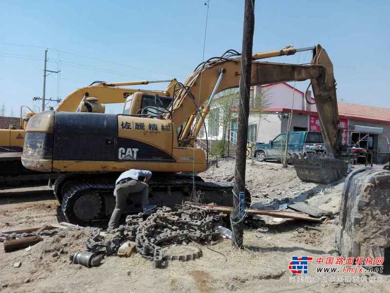 内蒙古出售转让二手15000小时2005年卡特彼勒320C挖掘机