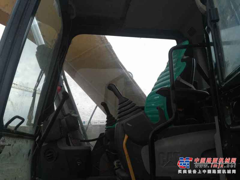 河南出售转让二手4500小时2014年卡特彼勒320D2挖掘机