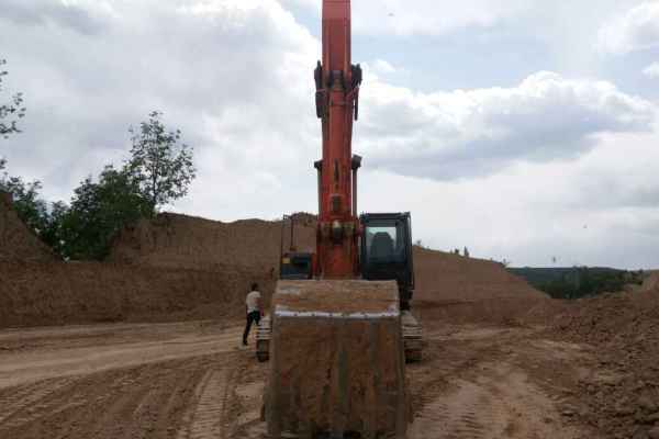 陕西出售转让二手3700小时2011年日立ZX240挖掘机