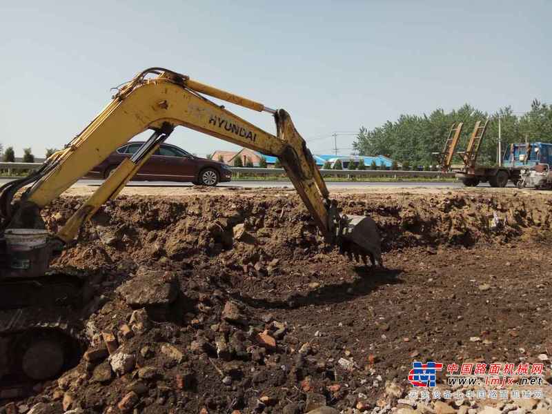 江苏出售转让二手5000小时2014年现代R60挖掘机
