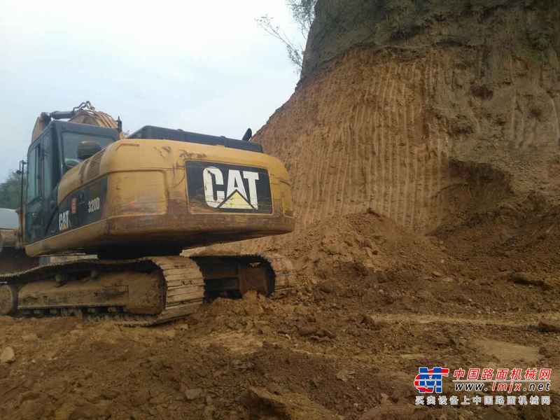 河南出售转让二手5600小时2013年卡特彼勒320D挖掘机