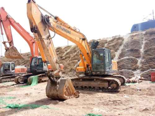 甘肃出售转让二手6500小时2010年现代R225LC挖掘机