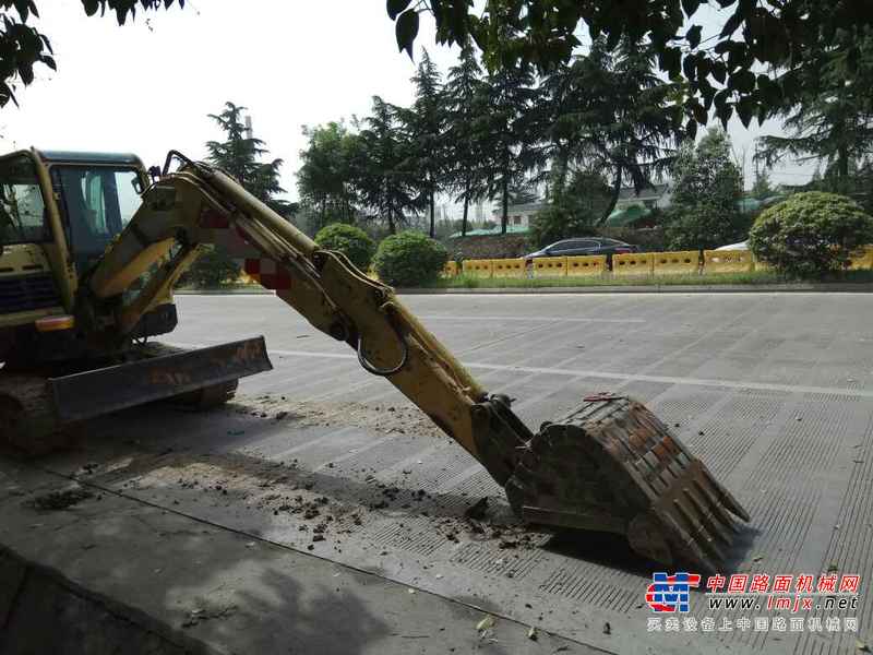 江苏出售转让二手6000小时2013年现代R60挖掘机
