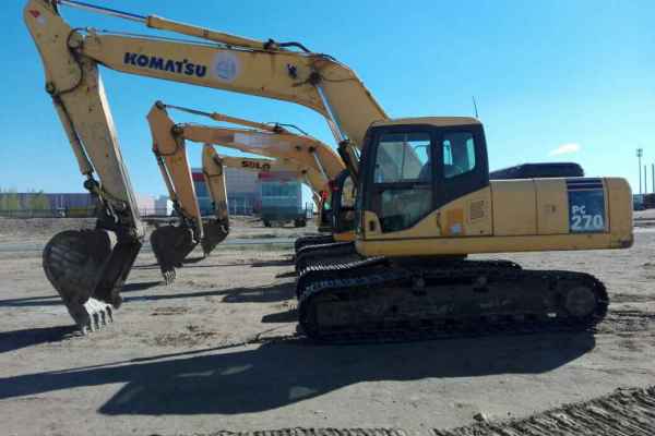 内蒙古出售转让二手15000小时2006年小松PC220挖掘机
