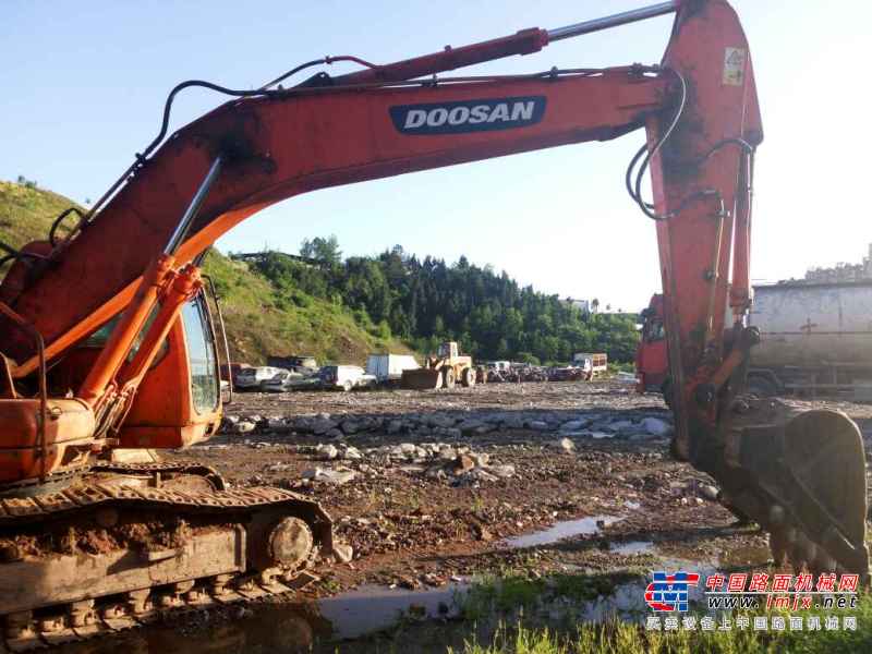 四川出售转让二手9000小时2010年斗山DH225LC挖掘机