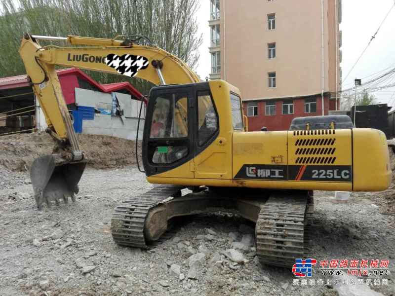 内蒙古出售转让二手8000小时2010年柳工225C挖掘机