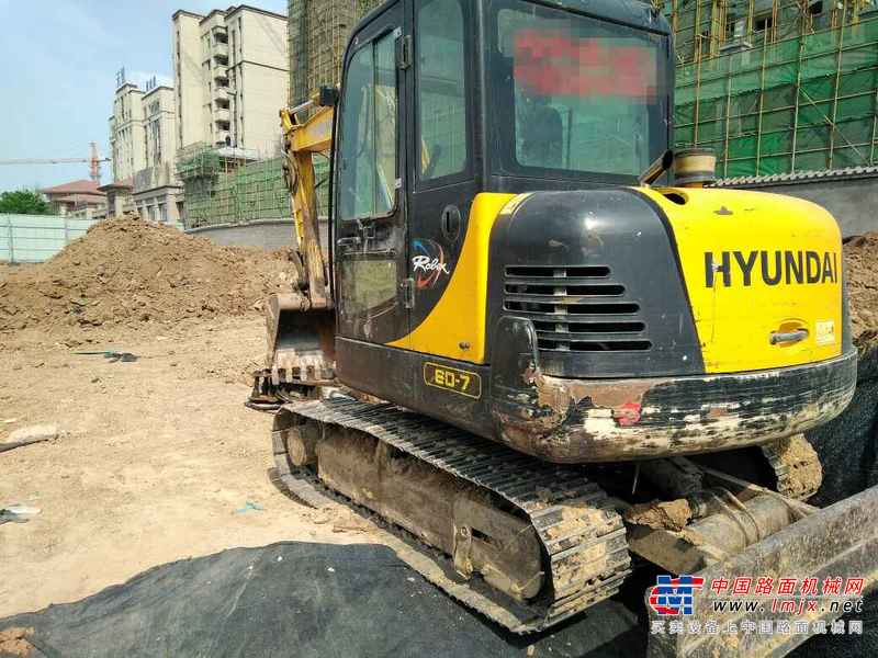 河南出售转让二手5000小时2012年现代R60挖掘机
