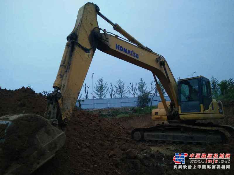 河南出售转让二手8600小时2012年小松PC220挖掘机