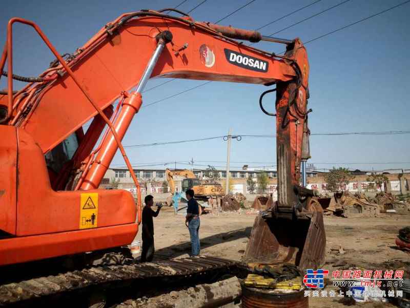 河北出售转让二手15000小时2009年斗山DH370LC挖掘机