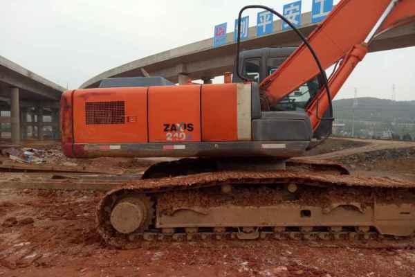 云南出售转让二手6800小时2011年日立ZX240挖掘机